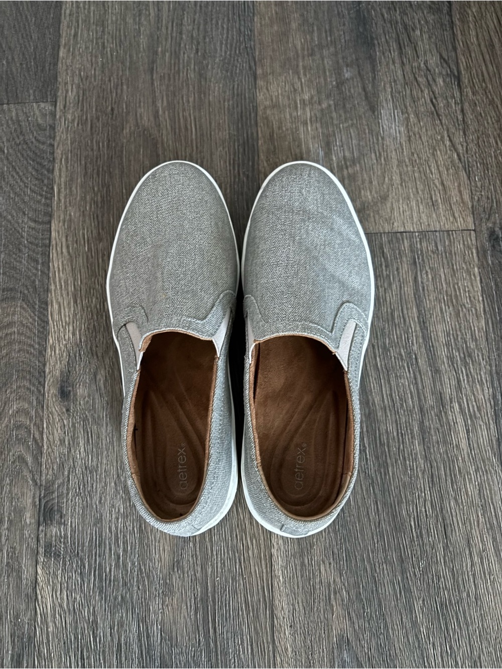 Aetrex Cameron gray silver slip on sneakers 7.5-8